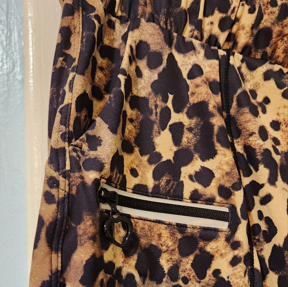 Women's Cheetah Print Lightweight Jogger, Size L - Picture 4 of 11